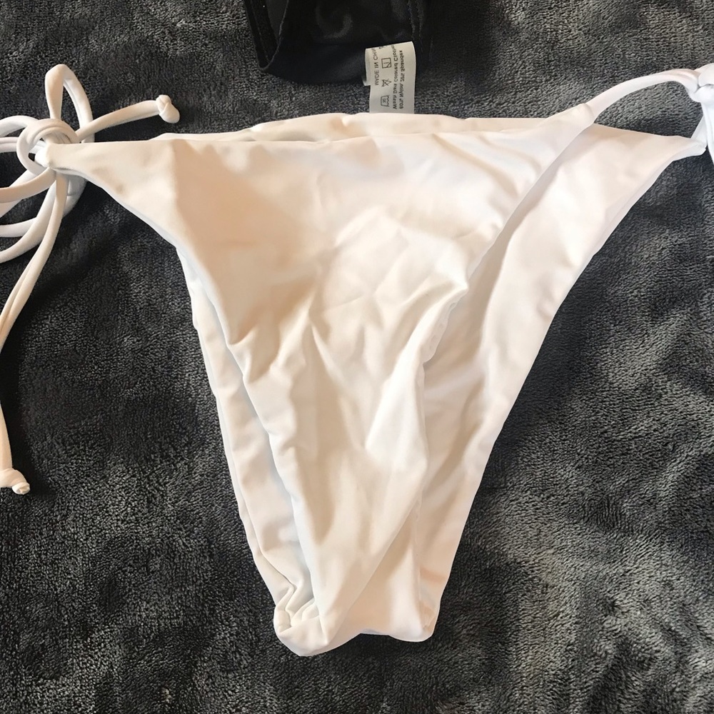 SHEIN Two pair of shein bikini bottoms size medium - Picture 2 of 3